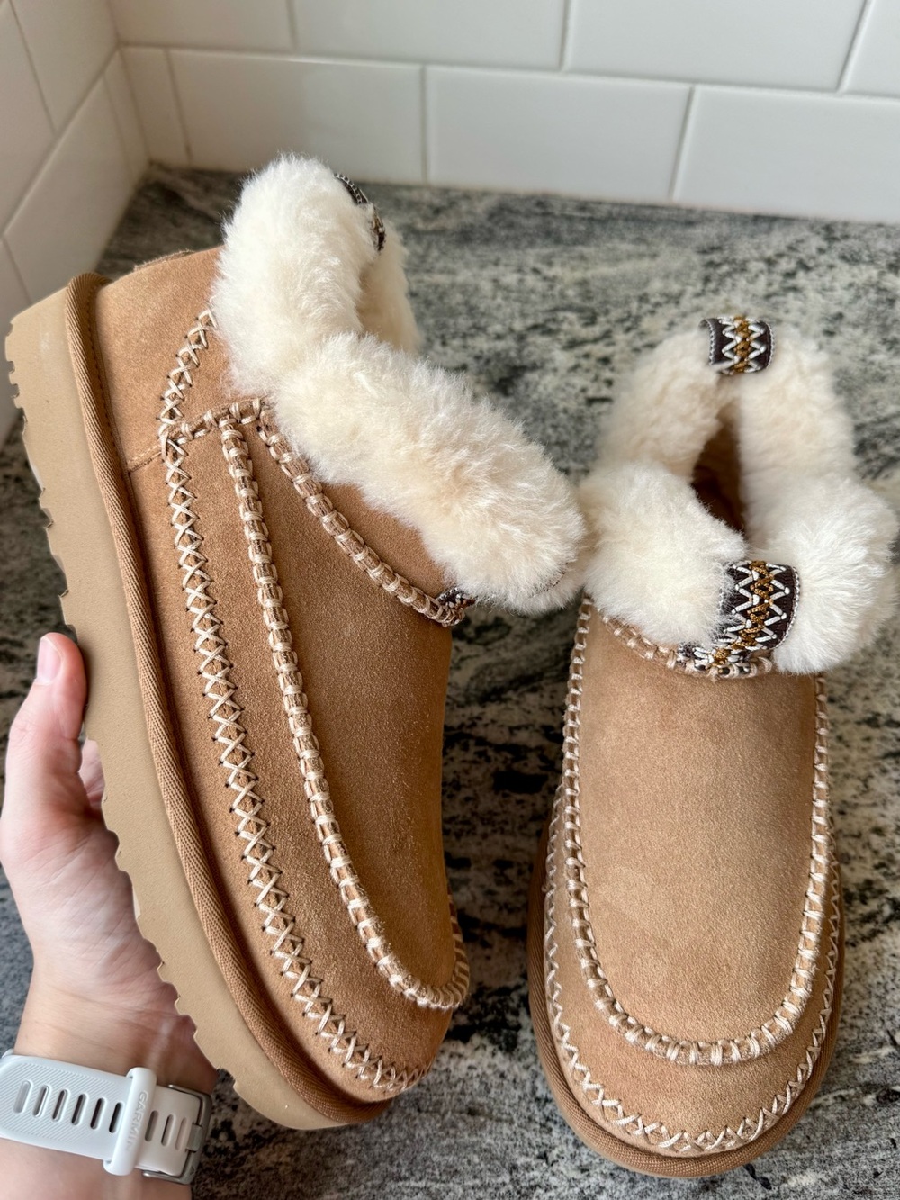 UGG Women's Classic Ultra Mini Alpine Boots in Chestnut. Size 9. VGUC